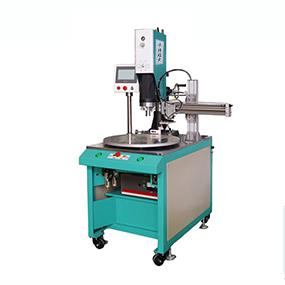 Rotary multi-station ultrasonic welding machine